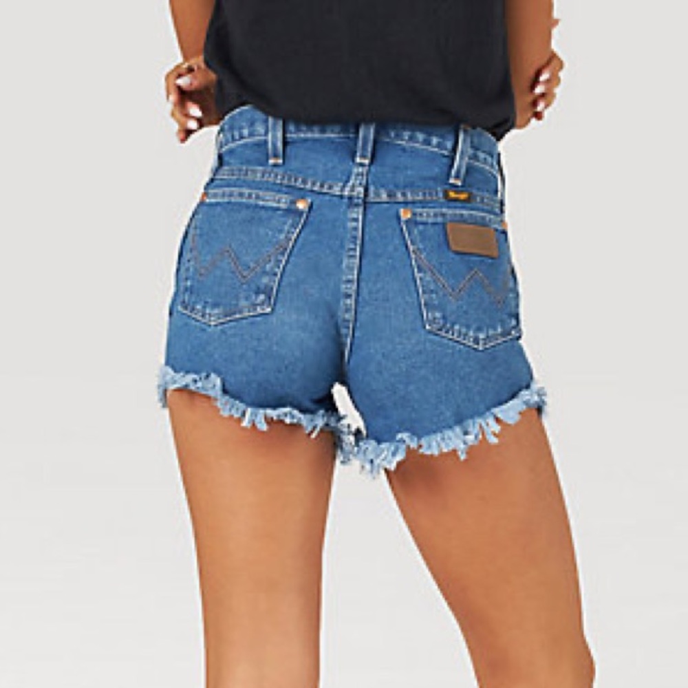 Wrangler Womens Reworked Shorts in Dark Stone